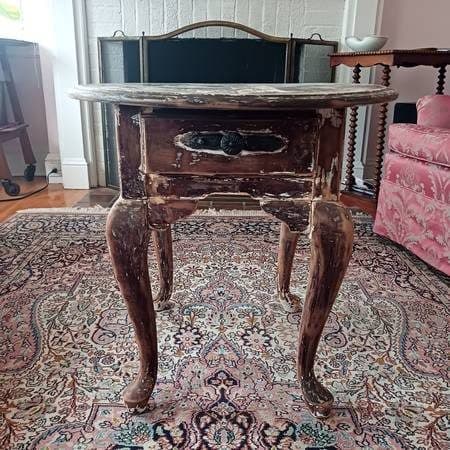 Queen Anne Oval Side Table Broyhill for refinishing 1
