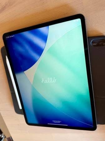 Apple iPad Pro 13" Wi-Fi + Cellular 1 TB Black with Accessories 1