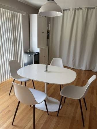white kitchen table w/2 chairs 1