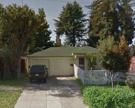 Charming cozy front unit available in Rose Garden duplex 1