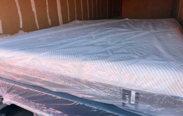 Brand New Queen Size 11” Tempur Pedic - Adapt Medium Mattress! 1