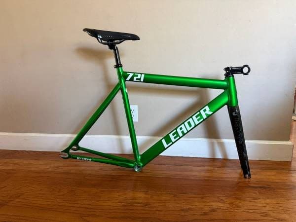 Leader 721 gloss metallic green 56cm 1