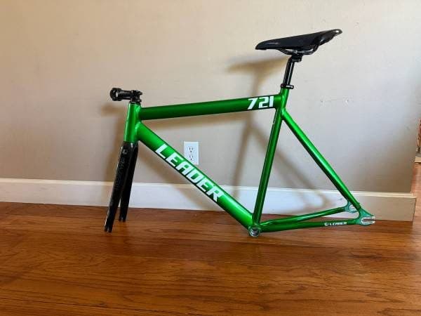 Leader 721 gloss metallic green 56cm 2