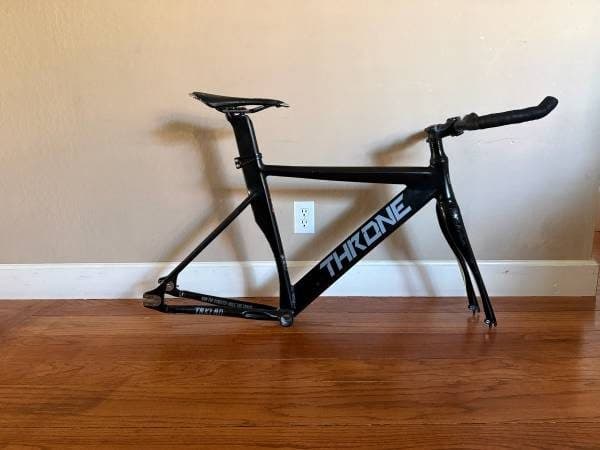 Throne TRKLRD black 1