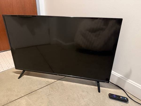 Free 40 inch Roku TV - 3 yrs old - broken remote 1