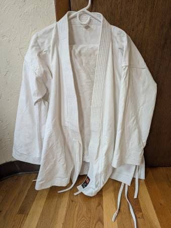 KI - Heavy Weight Brushed Canvas Karate Gi/Uniform, Size 4, Unused 1