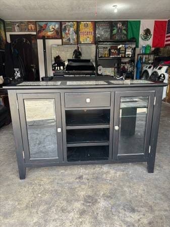 TV STAND // ENTERTAINMENT CENTER 3