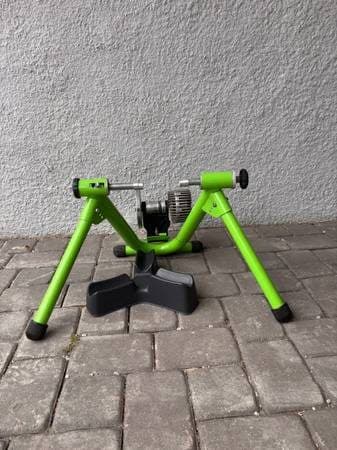 Indoor bicycle stand 1