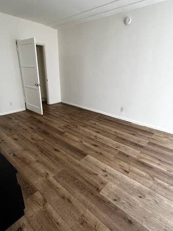 MAGIC CASTLE LARGE STUDIO -- renovated --- FENCED YARD (shared) -- DOG 3