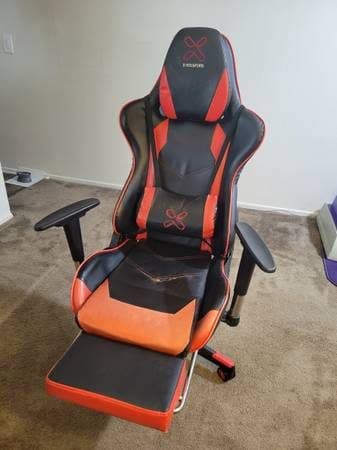 X-VOLSPORT Ergonomic Gaming Chair with Footrest 2