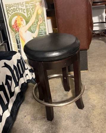 ROTATING BAR STOOL 1