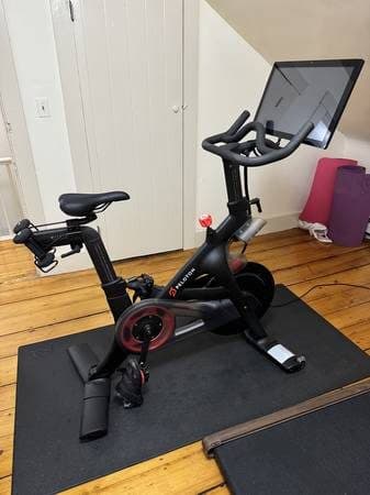 Peloton Bike (2021) Excellent Condition 1