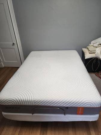 Temper-Pedic Queen mattress with adjustable base 2