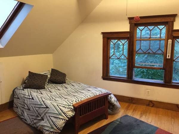 Large Room (Single) with Skylights 3F, Davis Sq Nov 1 1