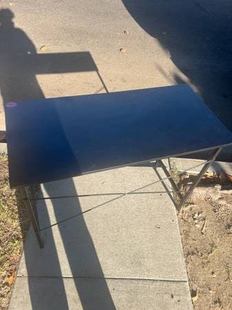 Free Amazon desk 1