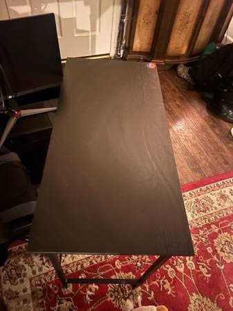Free Amazon desk 2