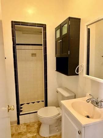 (ONE MONTH FREE OAC) Make This Your Home Today! 1 Bedroom 1 Bath W/ Pa 1