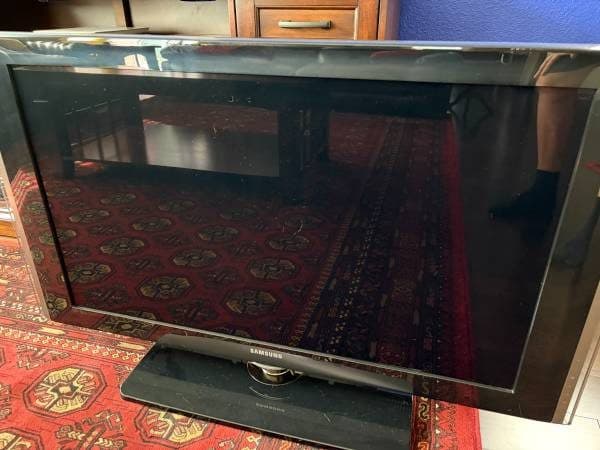 Samsung 40 inch LCD TV LN-T4071F 1