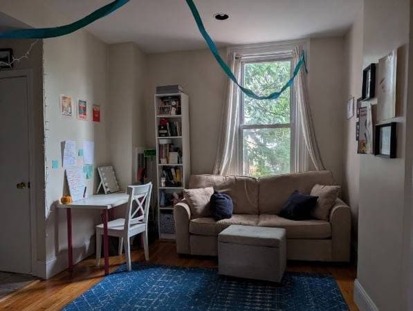 Looking for a female roommate 1