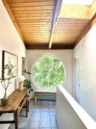 Private Room in Dreamy Hilltop Home 1