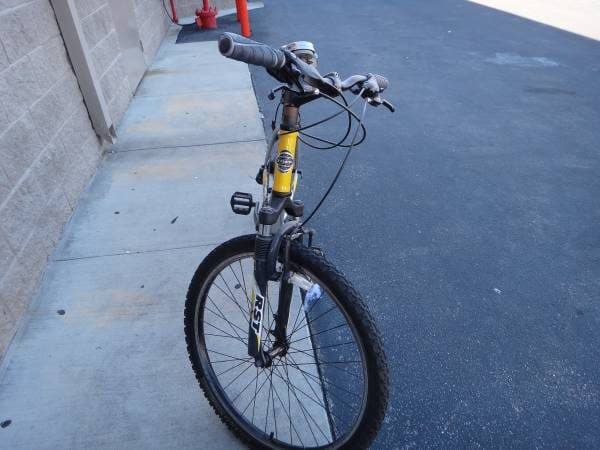 Trek 3700 Mountain Bike – 26” Wheels – Aluminum Frame – Front Suspensi 1