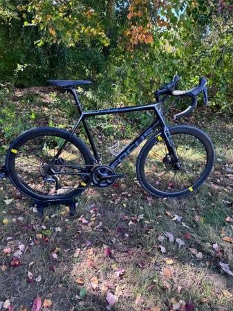Focus Cayo Disc Carbon Road Bike 1