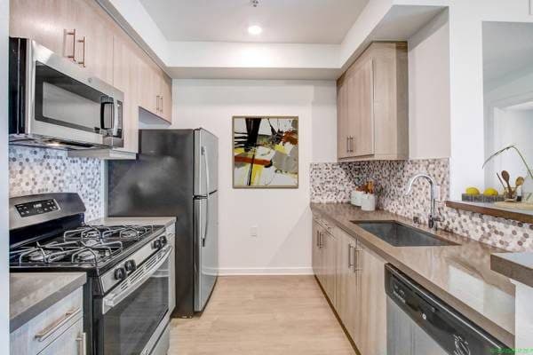 Patio/Balcony, Beautiful Luxury 3 Bedroom in Hollywood ~ Refrigerator 1