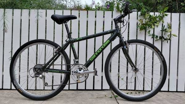 CANNONDALE 21-SPEED MOUNTAIN BIKE *LIKE NEW! -READY TO RIDE 1