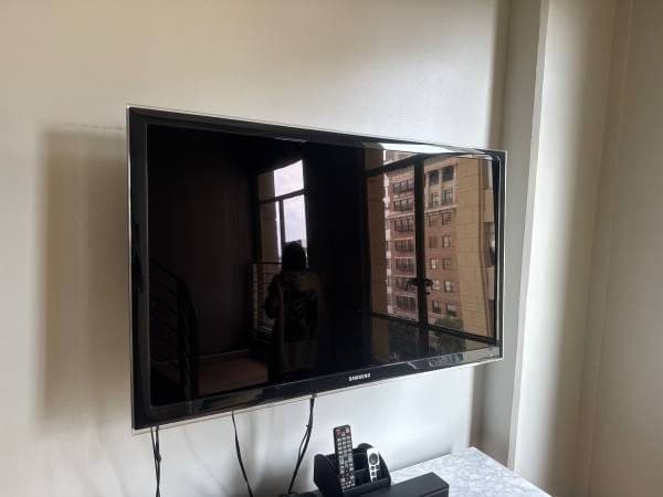 Samsung 46” full HD 1080p edge lit LED LCD tv television UN46C6300SF 1
