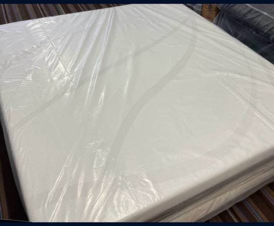 Brand New King Size 11” Tempur Pedic - Cloud Medium Firm Mattress! 1
