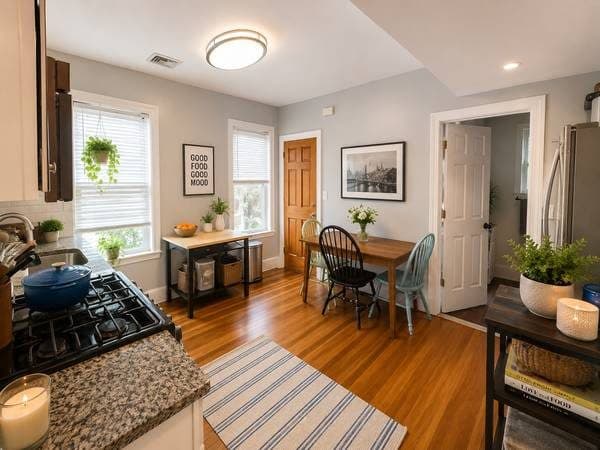 LADIES! ROOM FOR RENT IN ALLSTON SUPER CLEAN QUIET LADIES! 1