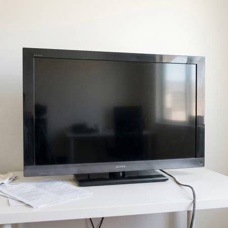 Sony Bravia KDL-40EX500 40-inch LCD TV 1080p (Works Great) 1