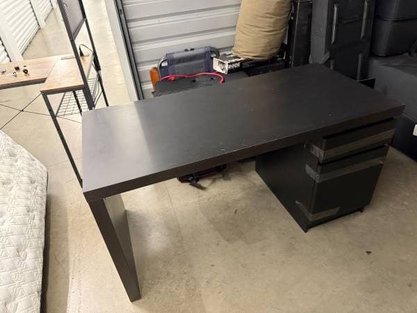 Ikea desk in good shape 1