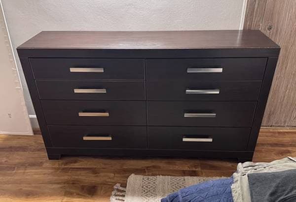 Dark brown bedroom furniture set in excellent condition 1