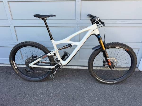 Ibis Mojo 4 Carbon 1