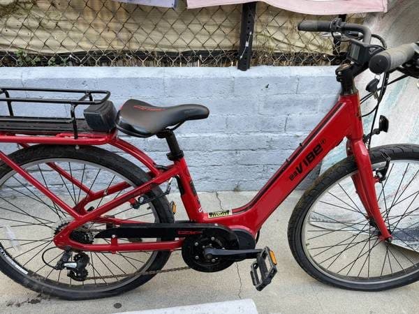 IZIP E3 Vibe Step-Through Electric Bike 1