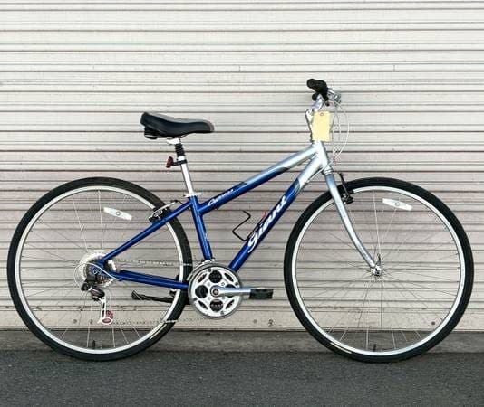 Giant Cypress Comfort Hybrid • 14.5" XS Frame • 21-Speed 1