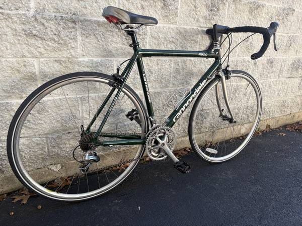 56cm Cannondale 24-speed aluminum commuter road bike fits 5’9” to 6’1” 1