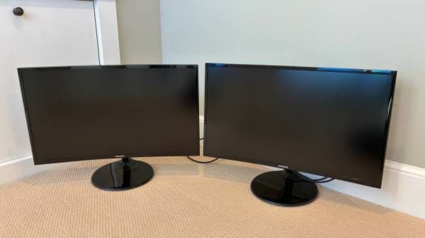 Pair of Samsung comouter Monitors 1
