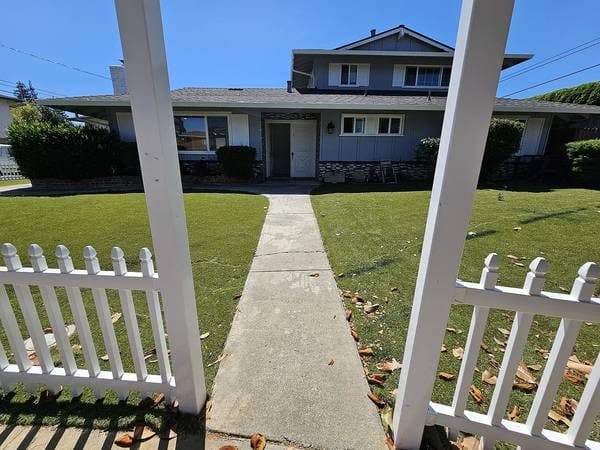 Spacious 2BR 1BA Apartment in Los Gatos 1