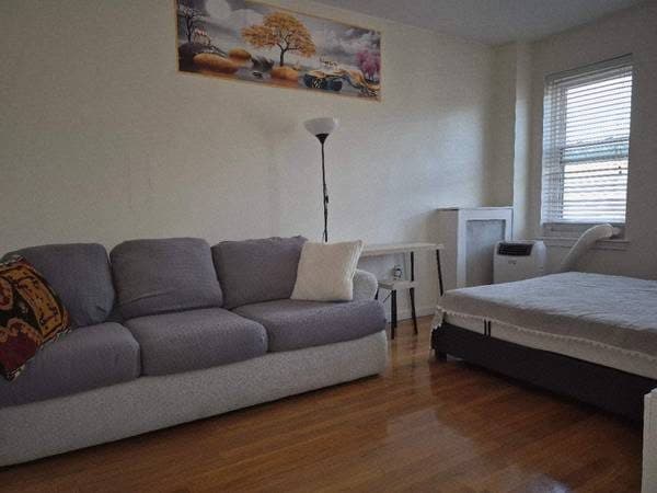 Big Room+Walk-in Closet near Shops, 66Bus & B-Line 2