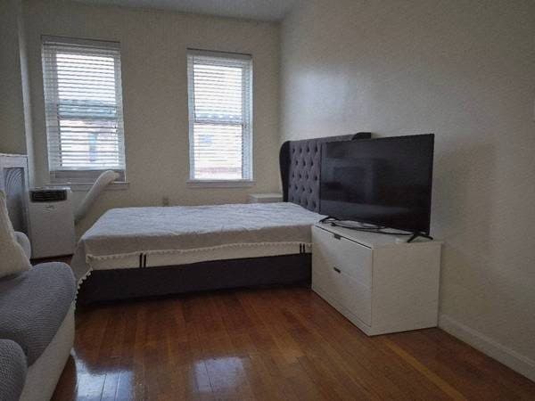 Big Room+Walk-in Closet near Shops, 66Bus & B-Line 1
