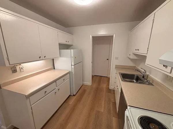 Renovated 2- bedroom 2 bathroom Apartment 1