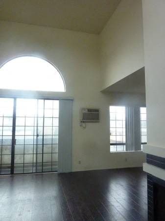 Spectacular 1 Bedroom with 20 Ft hIgh Ceiling, 2 parking Spots 5
