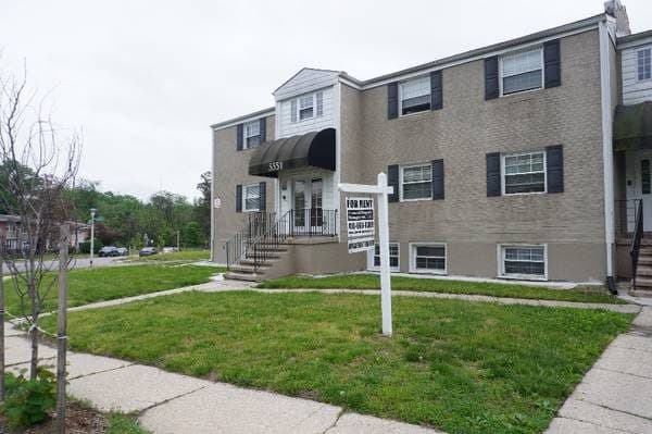 Nicely Updated Apartment with Central Air and Onsite Laundry 1