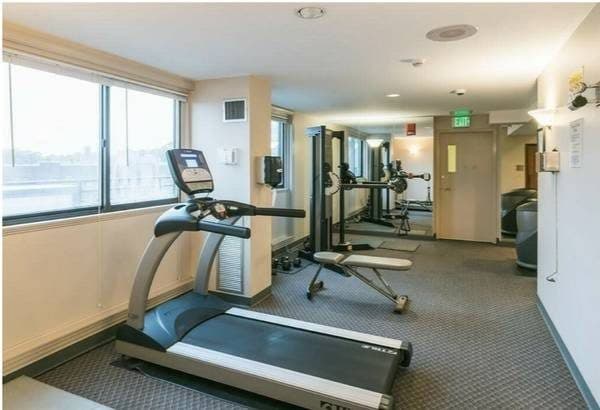 NO BROKER'S FEE! FITNESS CENTER, SAUNA, ROOFTOP LOUNGE, WALK TO BC! 2