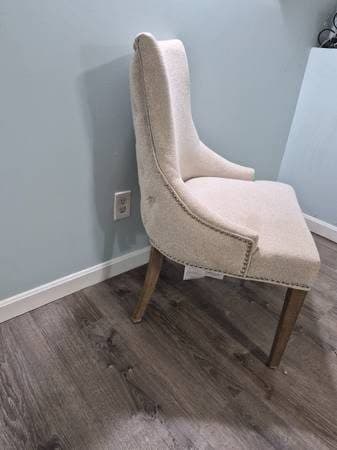 Upholstered Acent Chair 2