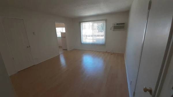 Rehab Cozy Studio,"Wood Floor"Separate Kitchen"Private Pool" Walk to N 2