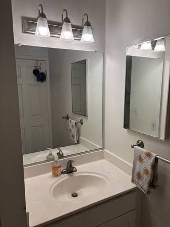 Private bedroom in shared 3BR/2BA apartment near Downtown Redwood City 2