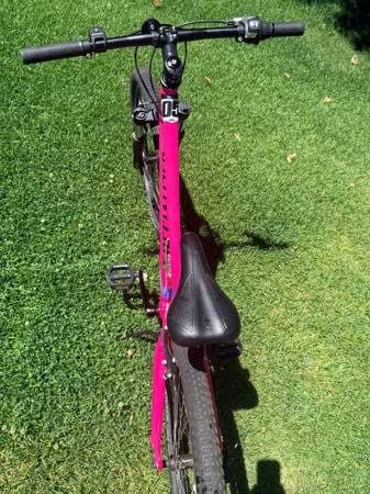 2021 Specialized htrk 24 bike acid pink / black 11 3